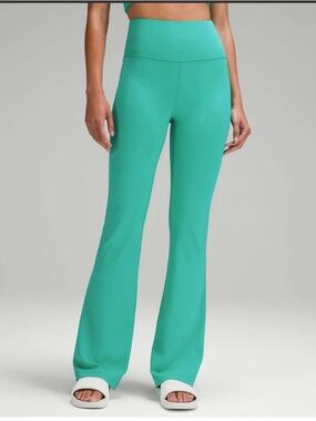 Lululemon Groove Super High Rise Flared Pant | Kelly Green | Size 16
